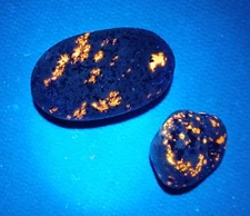 Fluorescent Sodalite ( Yooperlite ) -  0.9 oz Total.  2 Small Yooperlites 