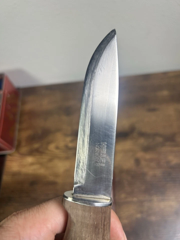 Cuchillo HELLE Noruega - Caza - Mango de madera de abedul - Hoja de 4” con borde templado Foto 2 de 4
