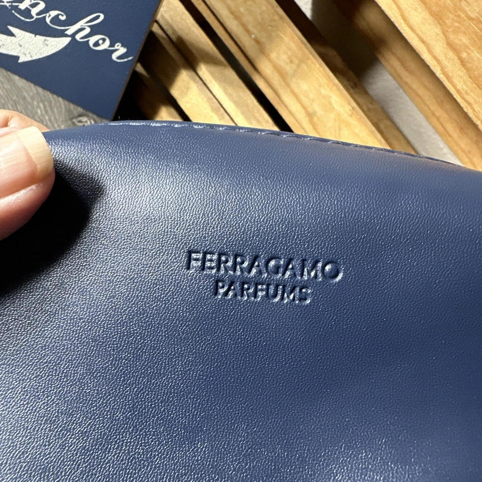 Salvatore Ferragamo Perfumes Azul Marino Logo Cremallera Bolsa de Maquillaje Bolsa de Maquillaje de Viaje Nuevo sin Etiquetas Foto 2 de 4