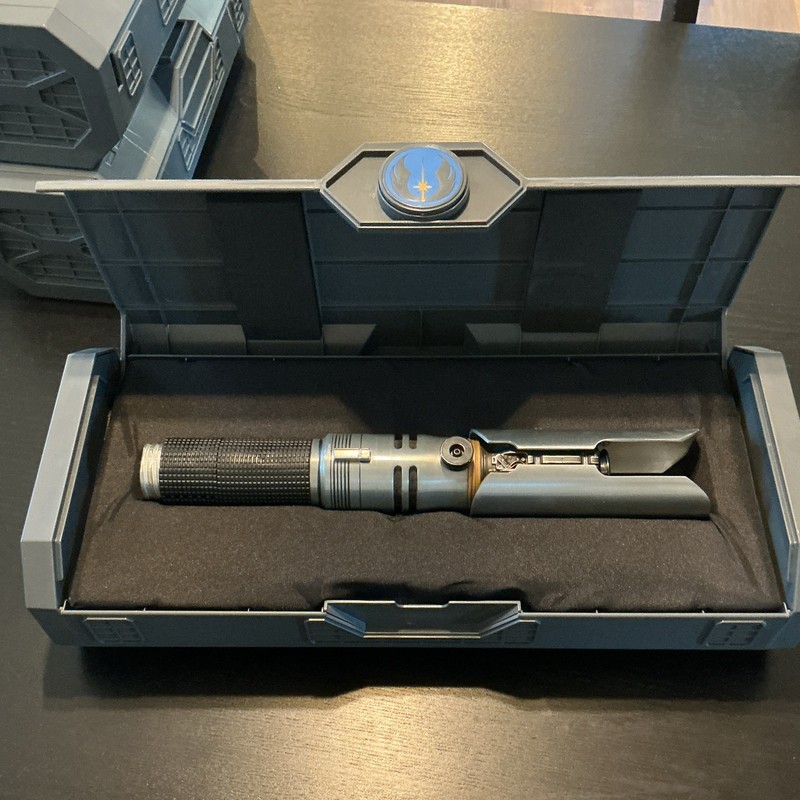 Disney Star Wars: Galaxy's Edge Cal Kestis Legacy Lightsaber Hilt w/ Case