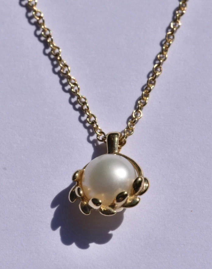 Tiffany & Co Paloma Picasso Olive Leaf Necklace 18k - image 2 of 4