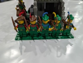 LEGO Castle 6066 Camouflaged Outpost (1987) - Iconic Forest Knight's Lair - V