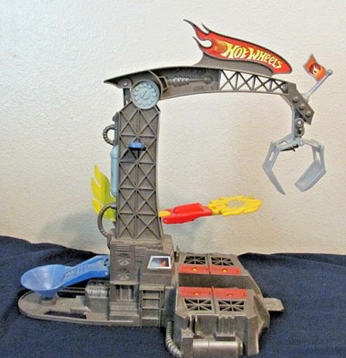 hot wheels trick tracks triple stunt starter set