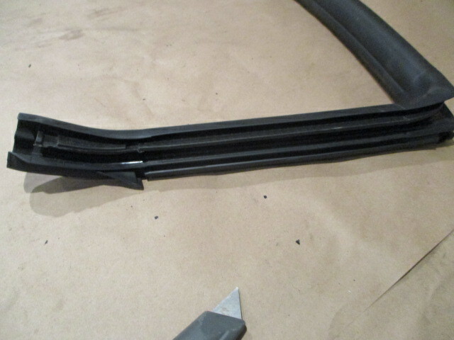 Ferrari 458 - RH Door Upper Seal - 84087600