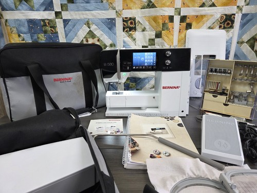Bernina B 580 Sew/Embr. Machine, Accessories included, Professionally Serviced!
