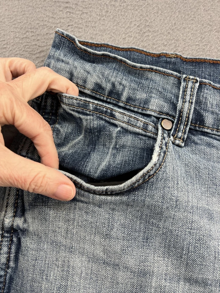 Pantalones de mezclilla Wrangler retro para hombre 34x32 lavado claro relajado bota corte bota elástico Foto 2 de 4