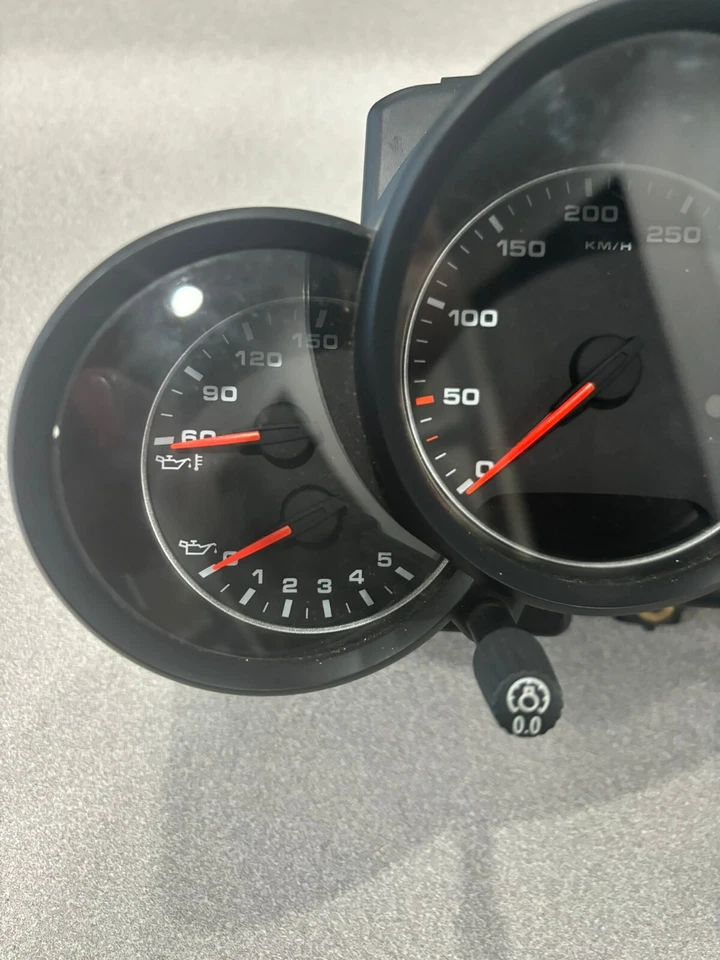 Porsche Cayenne GTS 2016 KPH velocímetro cuadro de instrumentos *DMG'd* Foto 2 de 4