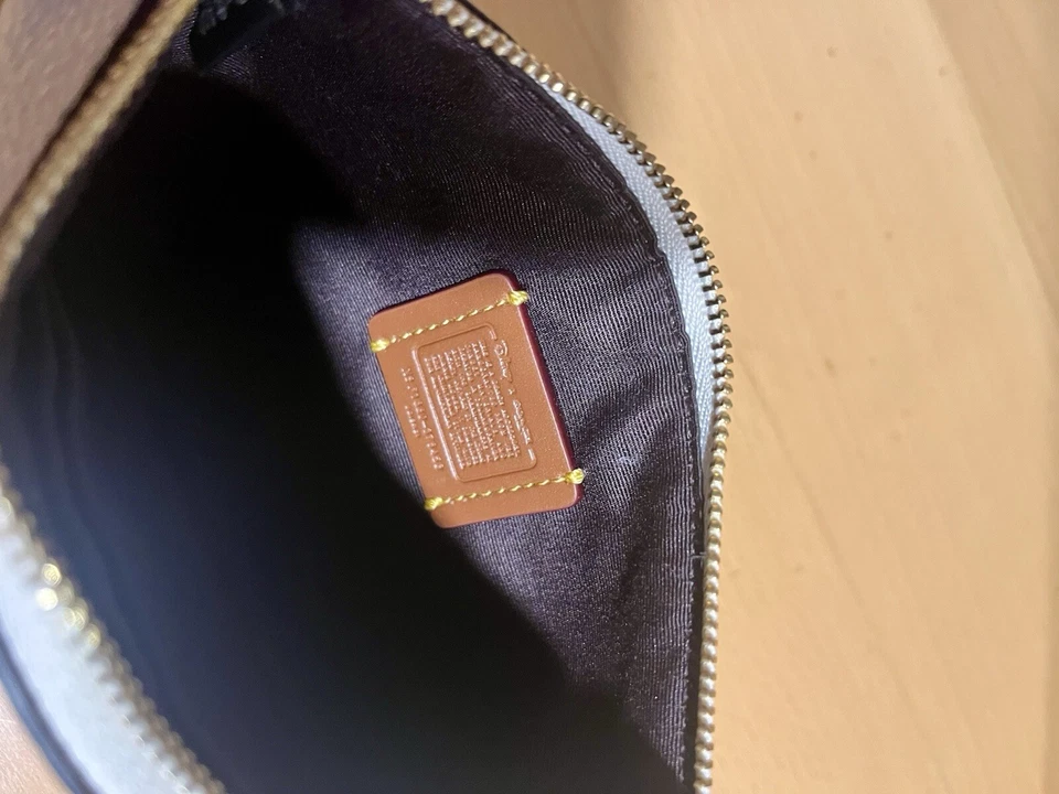 Cartera billetera Coach X Disney de cuero granulado con parche de Minnie Mouse  Foto 3 de 3