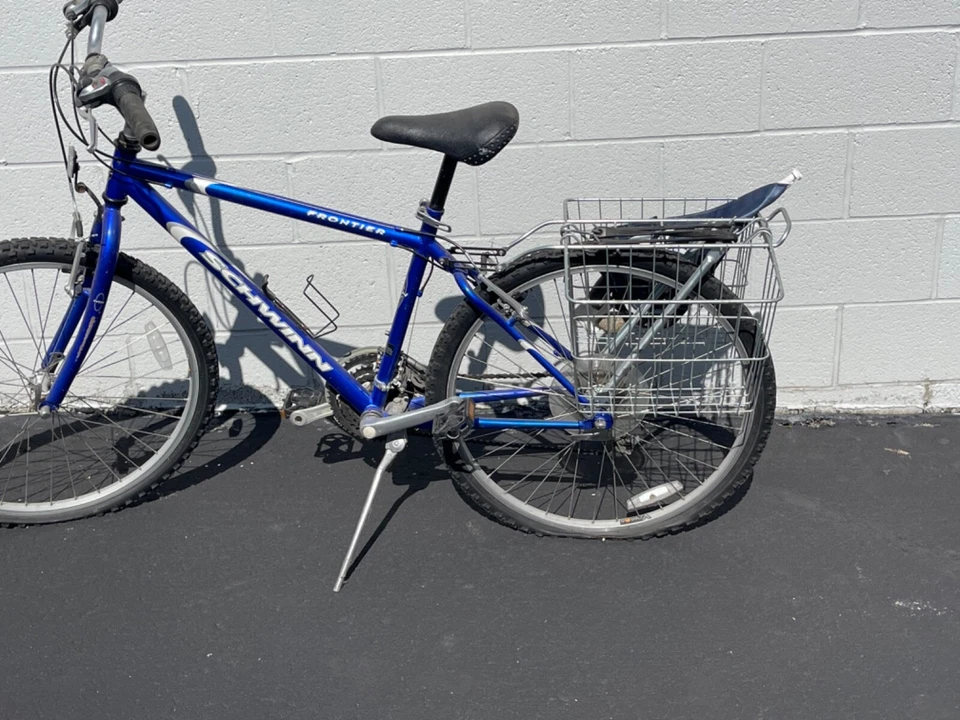 Bicicleta de montaña Schwinn Frontier 17" con cestas portaequipajes traseras dobles - 2001 Foto 4 de 4