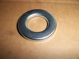 Triumph rear hub retainer bearing washer seal 37-1654 UK Made