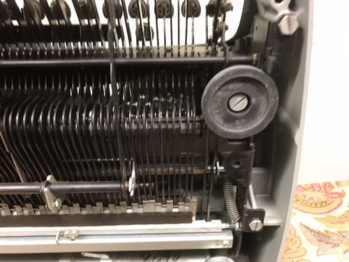 ANTIQUE VTG UNDERWOOD FIVE TYPEWRITER W/COVER AND INSTRUCTIONS WORKS NICE SHAPE - Picture 16 of 24