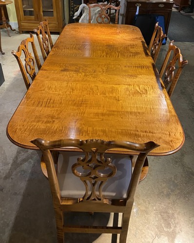 D.R. Dimes Tiger Maple Chippendale Style Dining Table w/ 2 Leaves & 6 Chairs - Picture 3 of 24