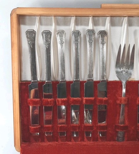 Lotto 79 posate vintage 1939 Oneida Fortune Tudor placcate argento in scatola - Foto 6 di 14