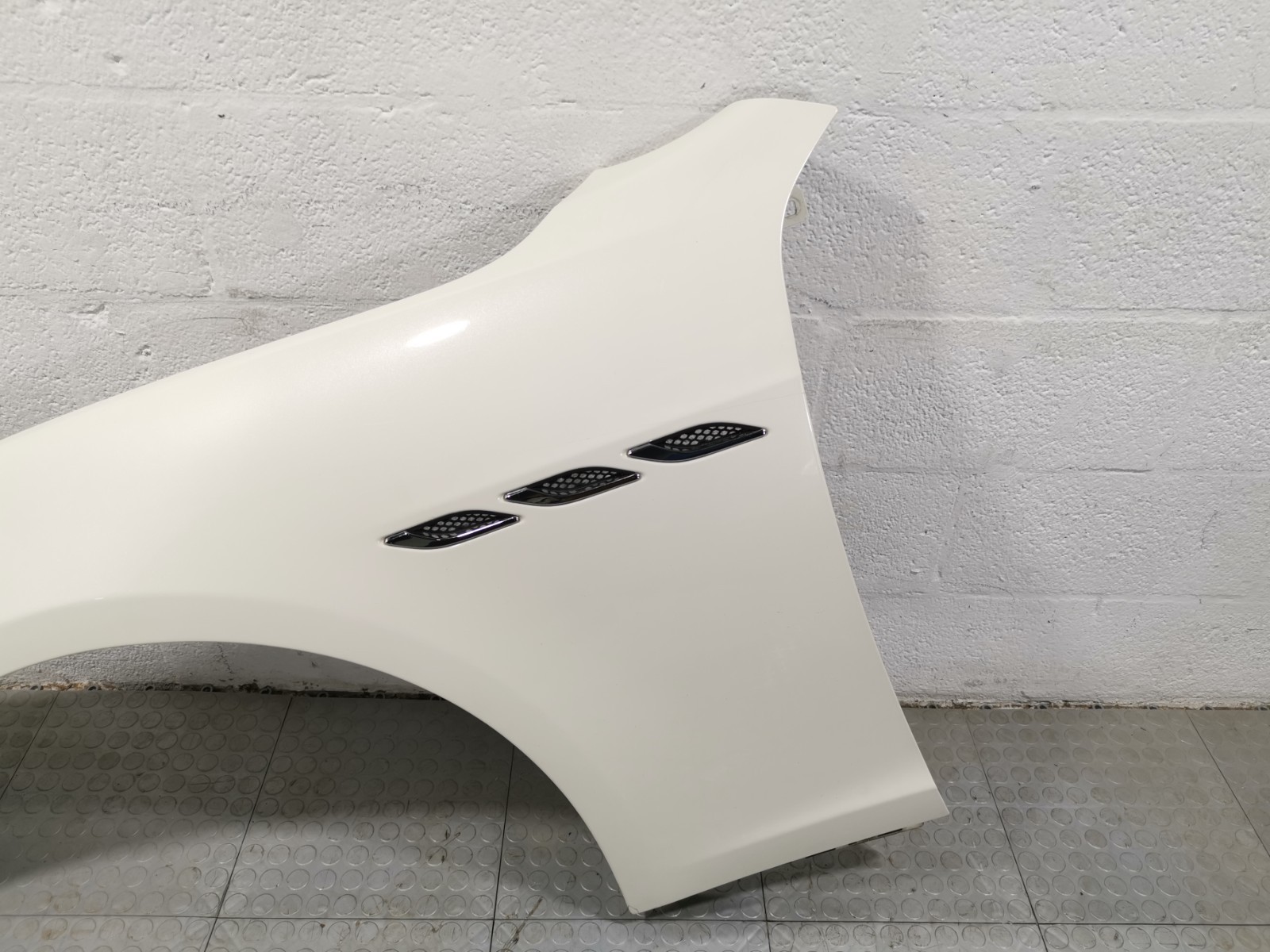 Maserati Ghibli RWD 3.0 2015 Front Left Driver Side White Color Fender 673002041
