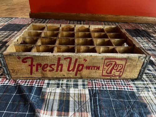 Vintage 7 Up Wooden Soda Bottle Crate “Fresh Up With 7up” - Picture 4 of 6