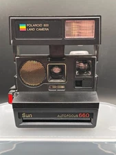 Polaroid Sun 660 – Sonar AutoFocus (600 Series) • Built-in Flash • Untested