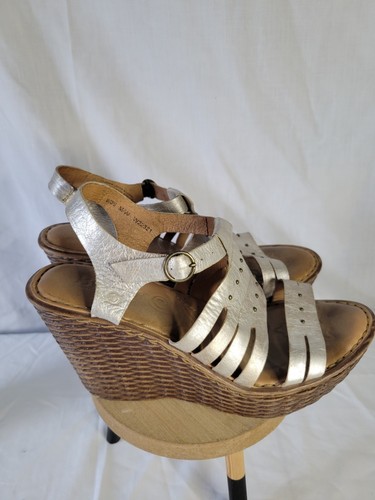 Born Crown Pearl Metallic Silver Wedge Heel Sandal Womens Size 8/39 Basket Weave