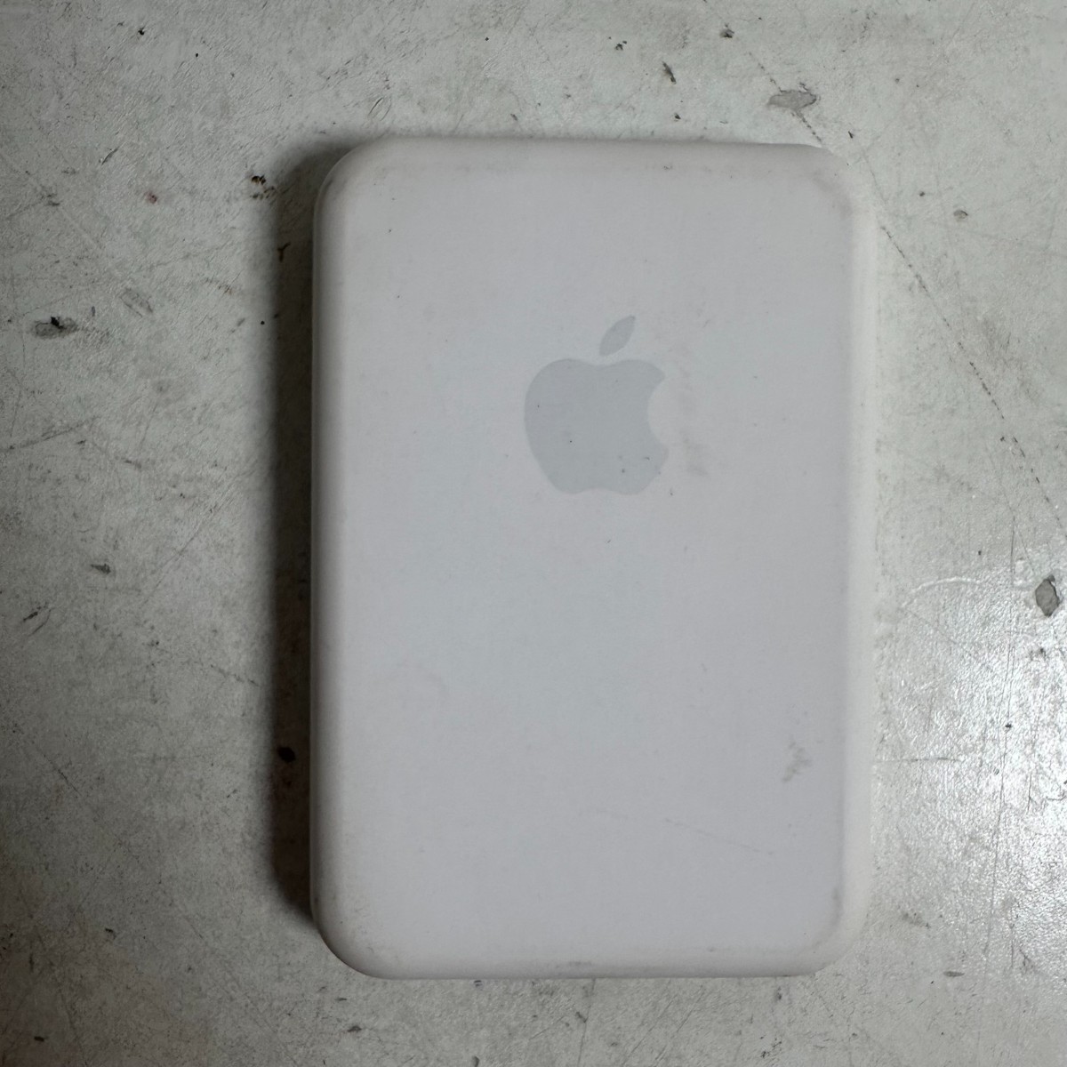 Apple MagSafe A2384 White Wireless 1450mAh Portable Charging Power