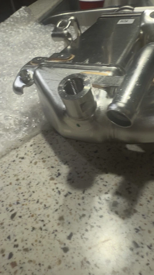 Enfriador de baja presión Chrysler, Jeep, Ram EGR Foto 4 de 4