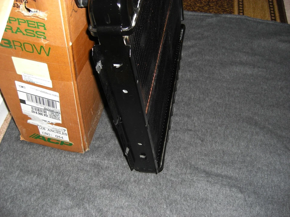 Radiador ACP FM-ER006 para Ford Mustang/Mercury Cougar 67-69 Foto 2 de 4