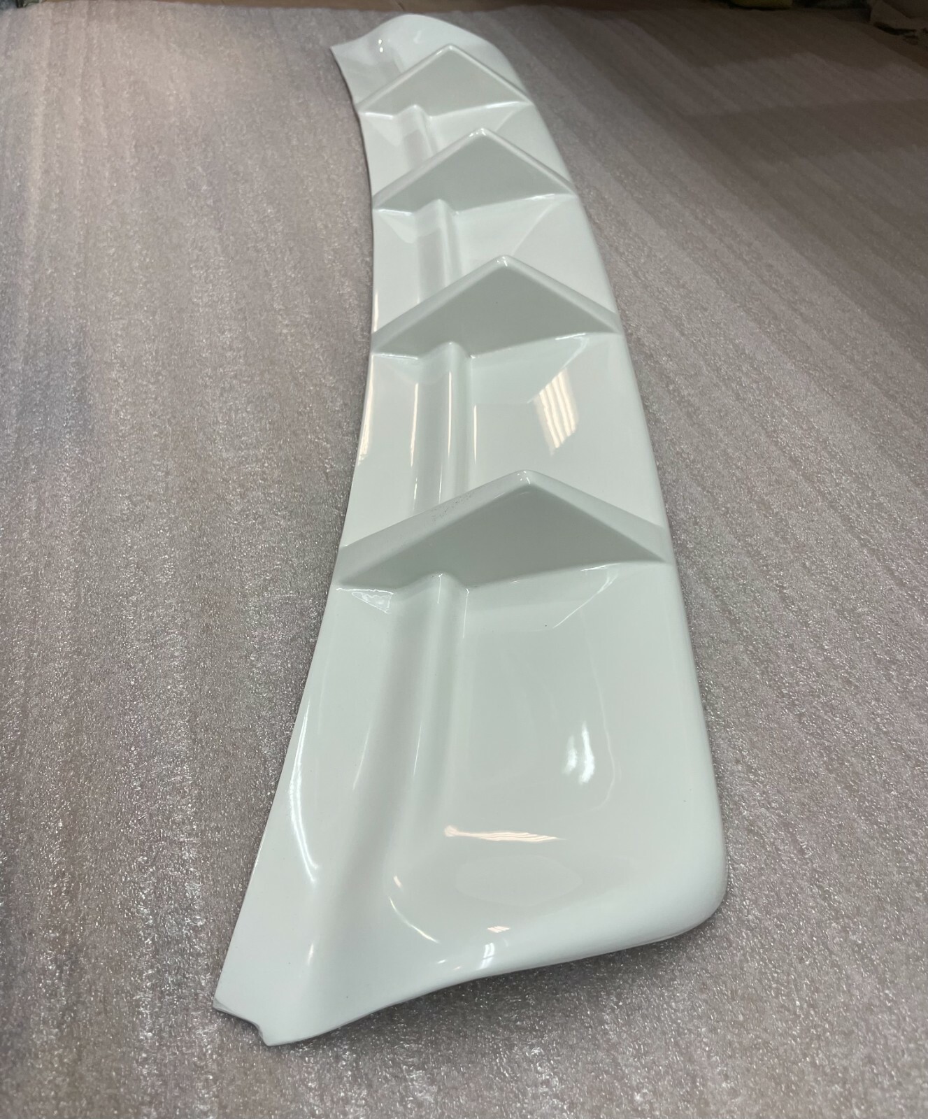 Maserati Ghibli 2014-17 lineaTesoro Rear  4 Fin Diffuser Painted 268A Bianco USA