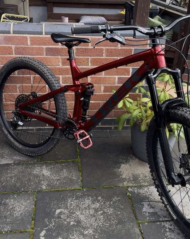 Trek Remedy 7 Full Suspension Mountain Bike 27.5inch  Red/Black Aluminium