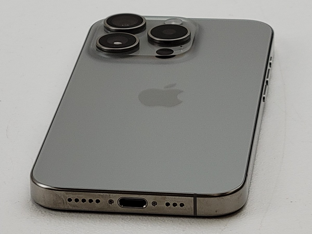Apple iPhone 15 Pro (A2848) 128GB (Spectrum) - SMALL ISSUE - Clean