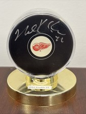 Mike Knuble Autograph Signed Detroit Red Wings Auto Puck in Display Case