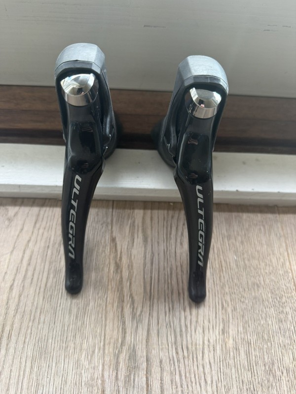 Shimano Ultegra ST-R8000 11 Speed STI Road Bike Shifters/Brake Levers – Pair