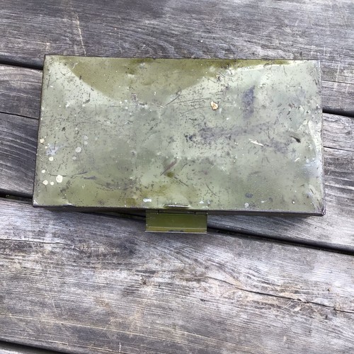Vintage Moss Green 9 Section Metal Storage Fishing Tackle Box Fold Over Catch - Picture 10 of 12