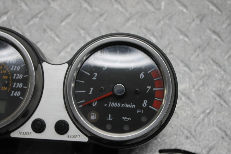 Suzuki Marauder 1600 VZ1600 2004 velocímetro medidores panel de visualización Foto 3 de 4