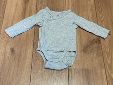 H&M Grey Organic Cotton Babygrow Baby Long Sleeve Vest Top in Size 1-2 Months