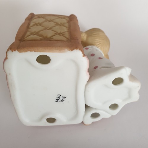 Homco Figurine Little Girl Praying At Bedside Ponytails Rabbit Christian Figure - Picture 9 of 13