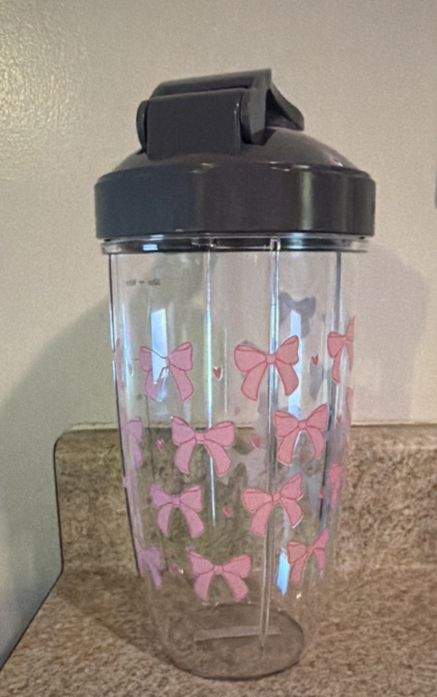Plastic Shake Bottle/Blender Cup 32oz Flip Lock Lid Pink Bow Design Clear Gray