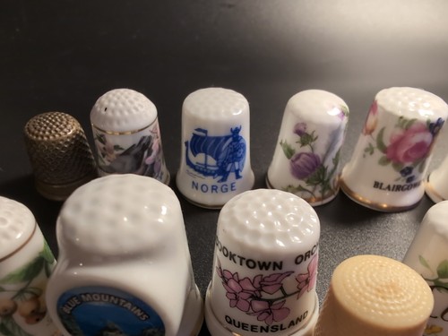 Bulk Lot x22 Collectable Vintage Thimbles Antique Brass, Glass & More! ESTATE - Picture 6 of 10