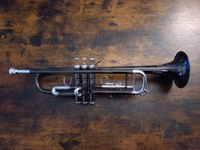 Thomann Black Jazz Bb-Trumpet, Schwarznickel/Versilbert mit Wandhalter + Zubehör