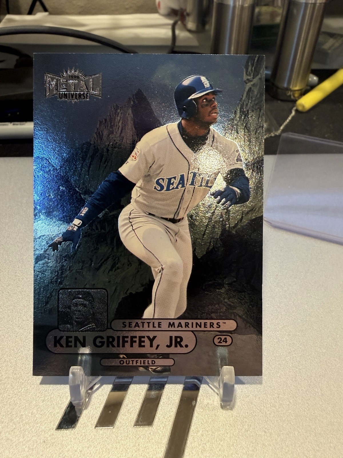 Mariners Ken Griffey Jr. Mint 1998 Metal Universe #161 - Nice Condition w/ Pics