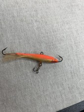 Rapala Jigging Rap 9 Weighted Vintage circles in water to attract fish