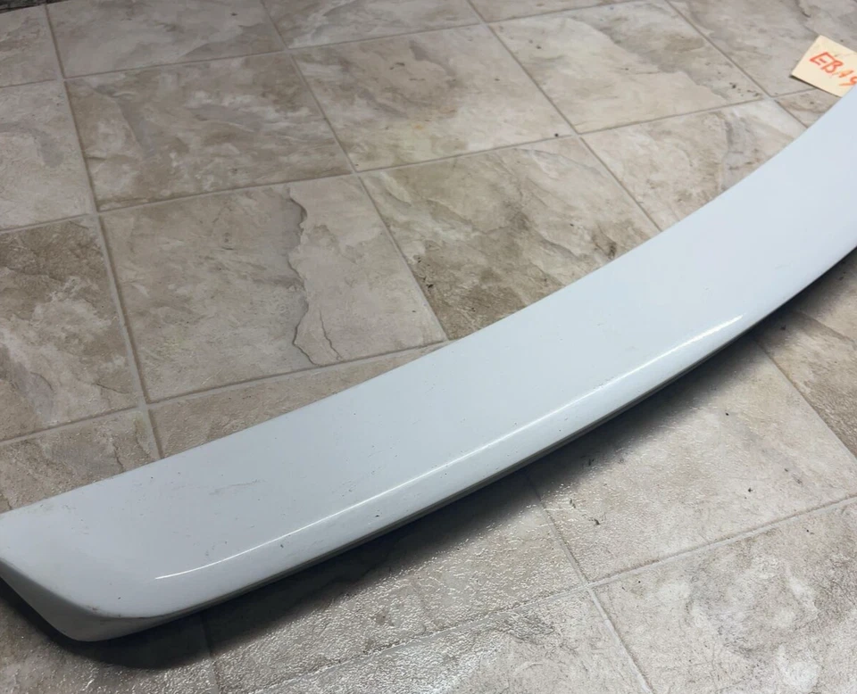 2010-2013 BUICK LACROSSE 2010 ALLURE задний спойлер крыло в сборе белый (опция T43) - Изображение 2 из 4