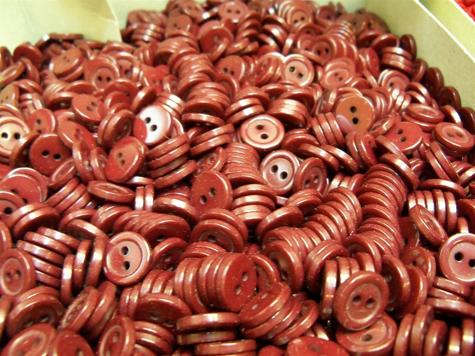 12MM BUTTON Lot Scarlet Red Maroon Frost 9000+ buttons - Image 3 of 4