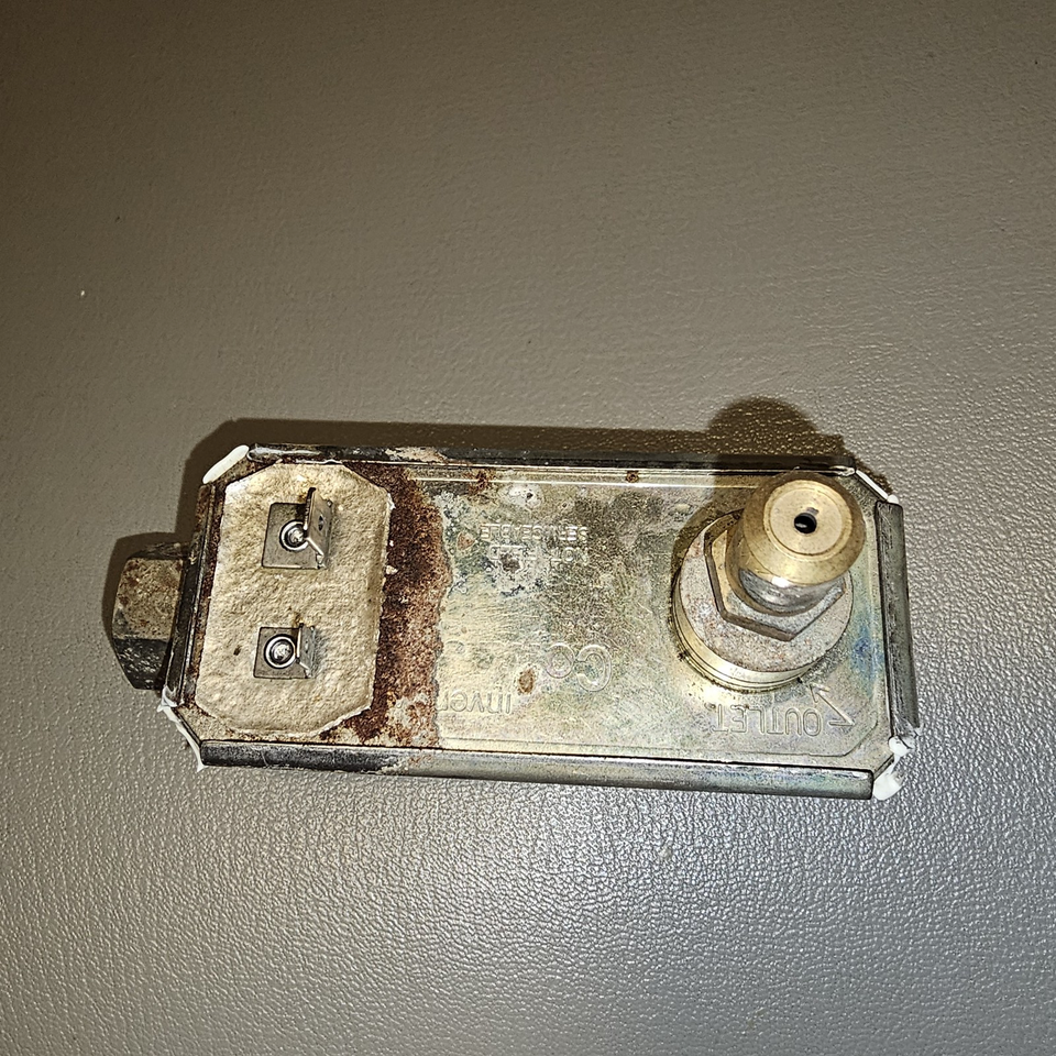 Valvola Di Sicurezza 3 Bar Caldaia Buderus Logamax UO32, Logamax UO34 87074010270