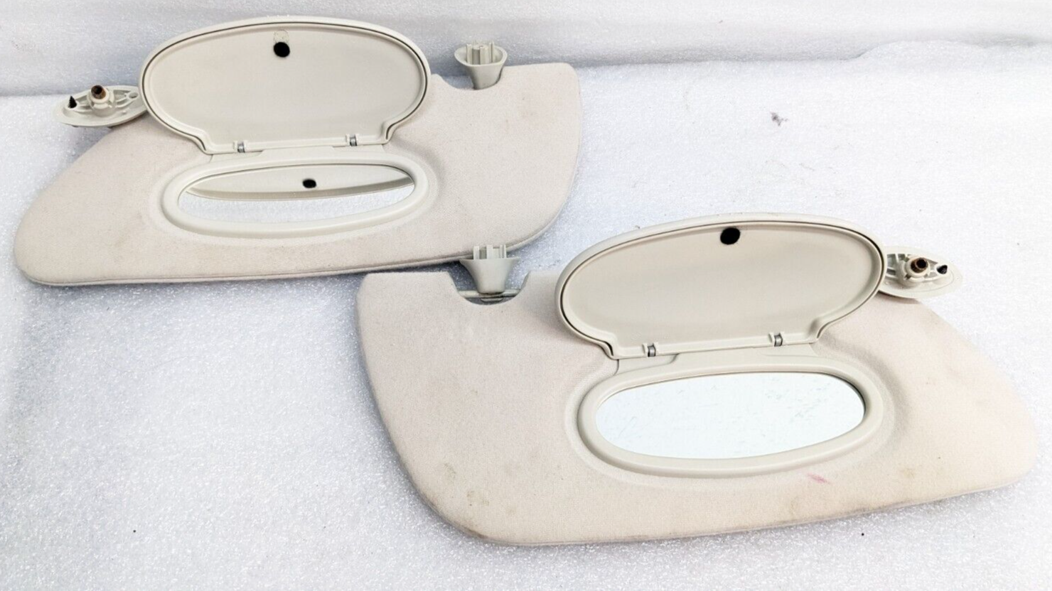 PT Cruiser sunvisors PAIR Left Right sun visors CREAM 0110 lighted
