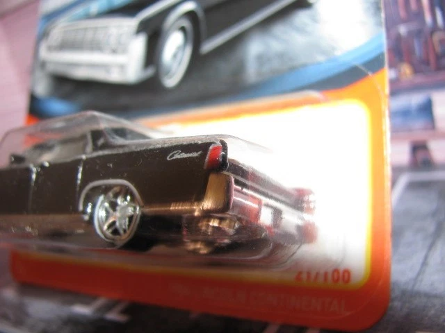 Lincoln Continental 21/100 1964 Matchbox negro 2024, con cambio de rueda de pilotos reales Foto 4 de 4