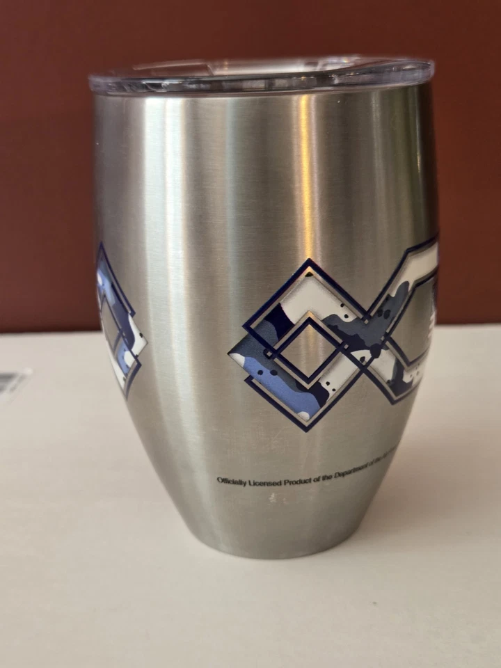 Taza Tervis Airforce aislada al vacío 'Resistente interior, Tervis exterior' Foto 2 de 4