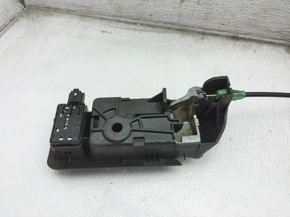 Actuador de cierre de cerradura de puerta delantera derecha Ford Mustang 2010-2014 Ar3z-63221A00-B Foto 2 de 4