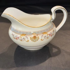 AYNSLEY find English bone china.Small gravy boat or creamer . Pattern “Shelborn”