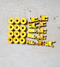 23 Pieces Zareba Red Snap'r 5" Wood Post Electric Fence Wire Insulators