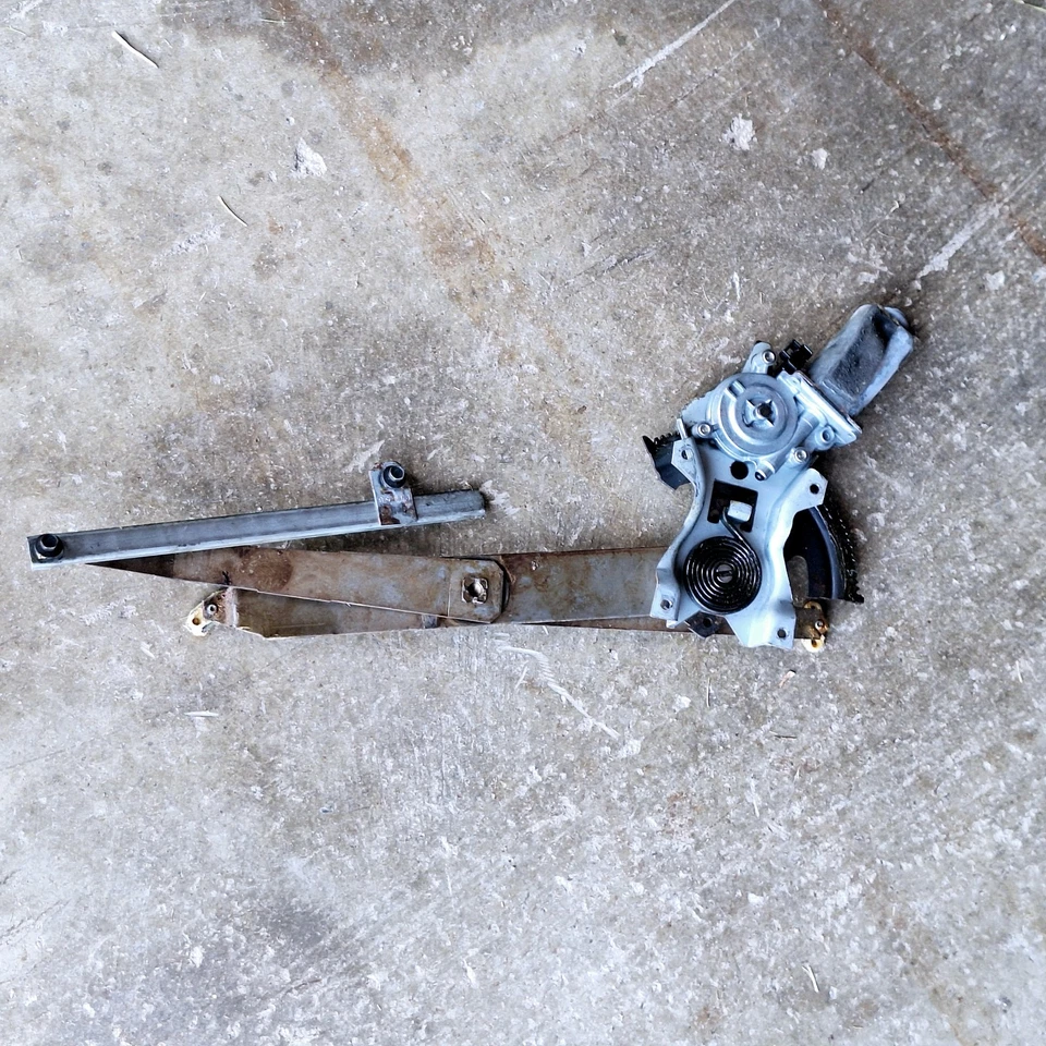 1992-1996 BUICK ROADMASTER WAGON Front Passenger Power Window Motor/Regulator - Image 2 of 4