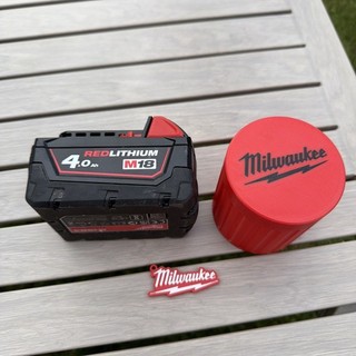 Milwaukee M18 4ah battery 18v 4.0 mint condition M18B4 plus screw lid tub