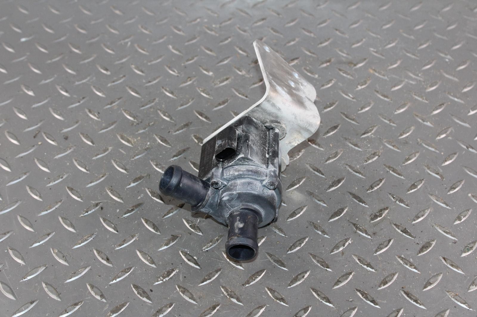 19-23 Continental 6.0L Twin Turbo Motor Engine Auxiliary Aux Water Pump Factory